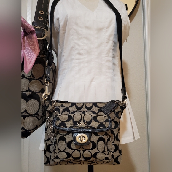 Coach Handbags - COACH SWINGPACK CROSSBODY IN GOOD CONDITION!
